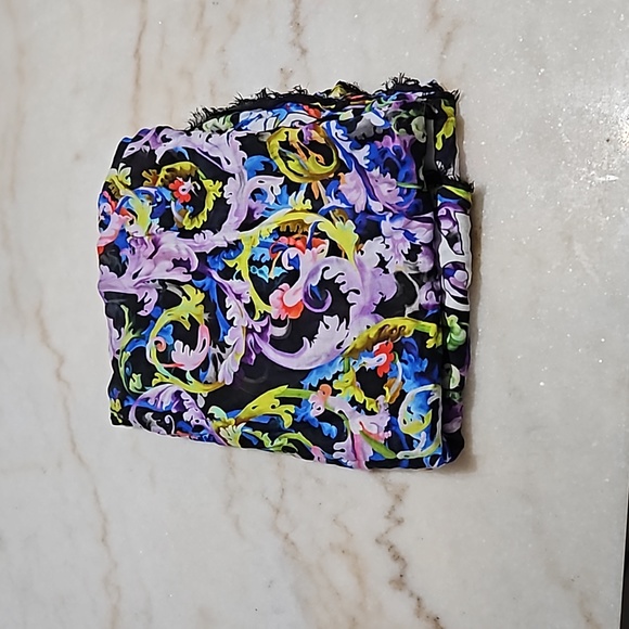 Versace - Picture 4 of 4